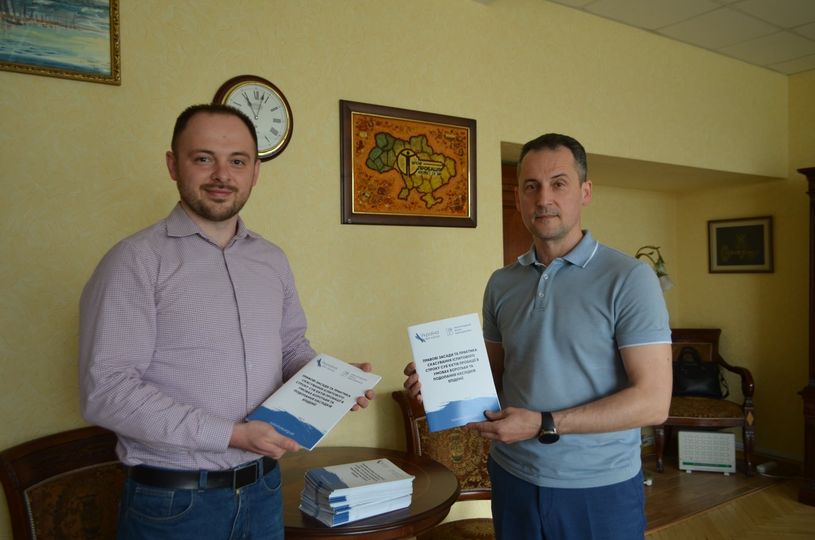 про практику скасування іспитового строку суб’єктів пробації в умовах боротьби та подолання наслідків епідемії презентували друковане видання керівництву Центру пробації