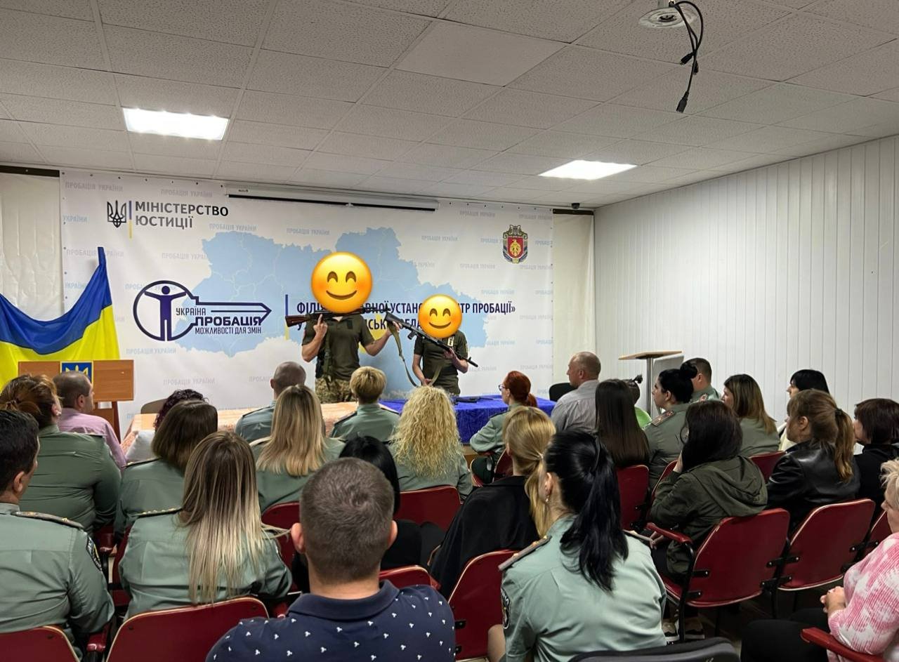 На Кіровоградщині військові вчили пробаціонерів «правильно поводитись» зі зброєю та надавати домедичну допомогу
